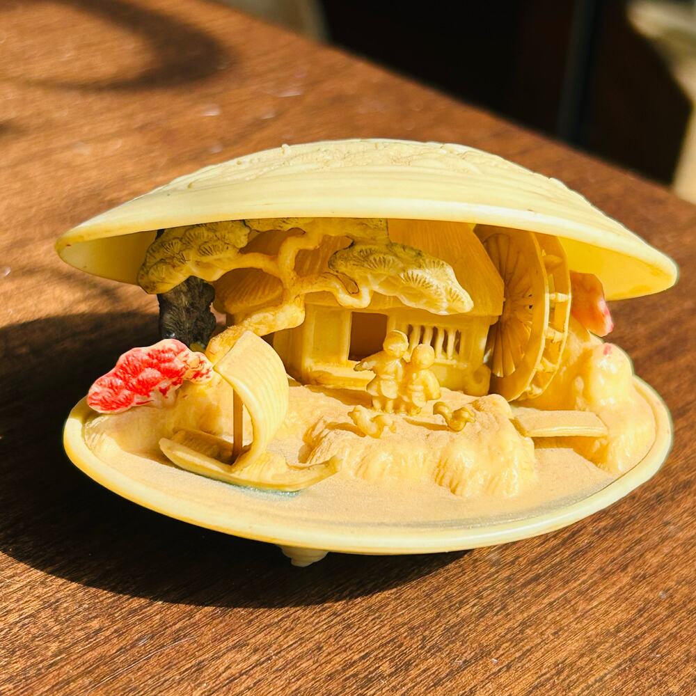 1940's VTG Celluloid Diorama Clam Shell Japanese Art Miniature Decorative